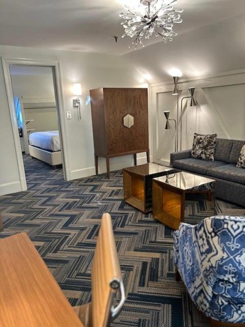 Deluxe King Suite interior
